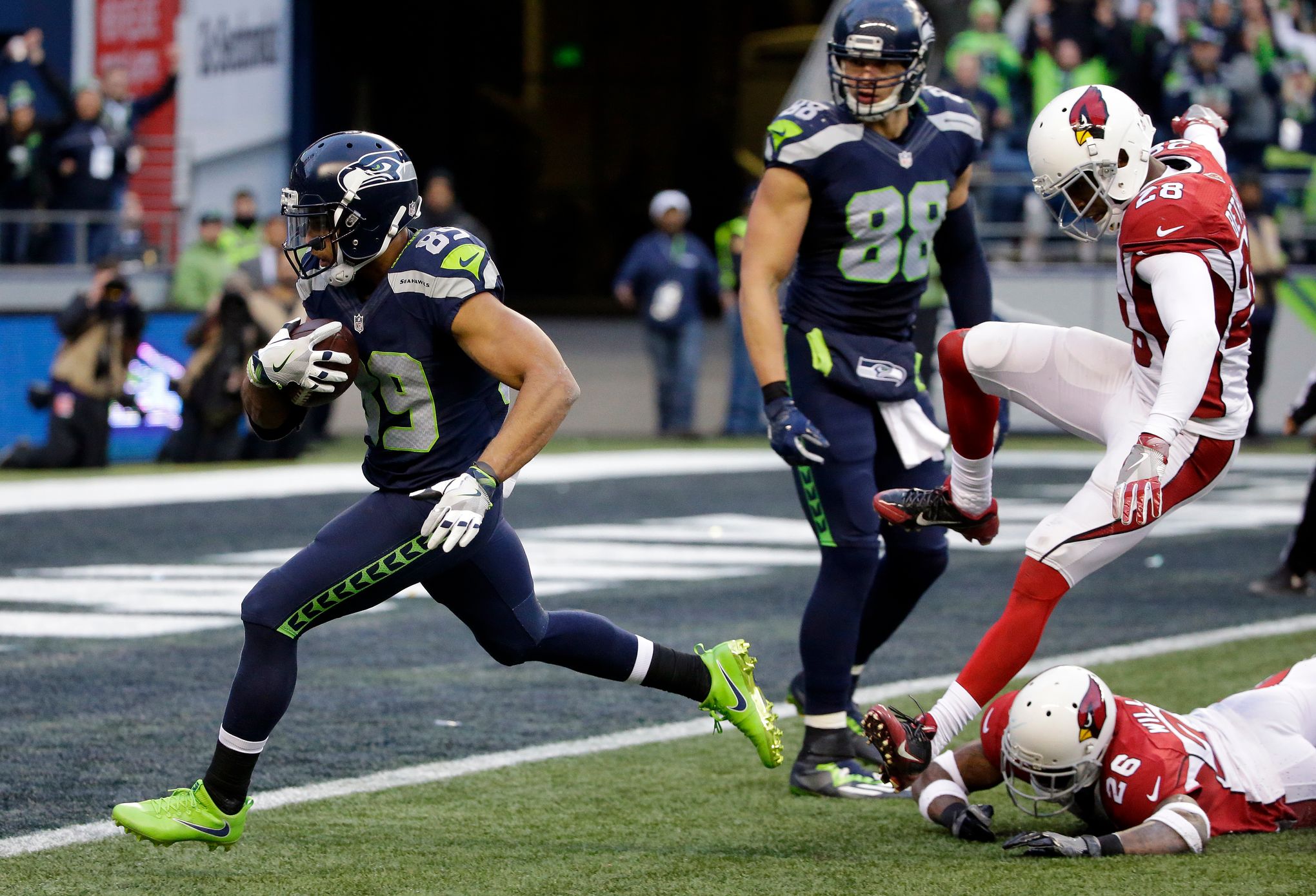 Seahawks' Tyler Lockett is lost for the season with leg injury that will  require surgery