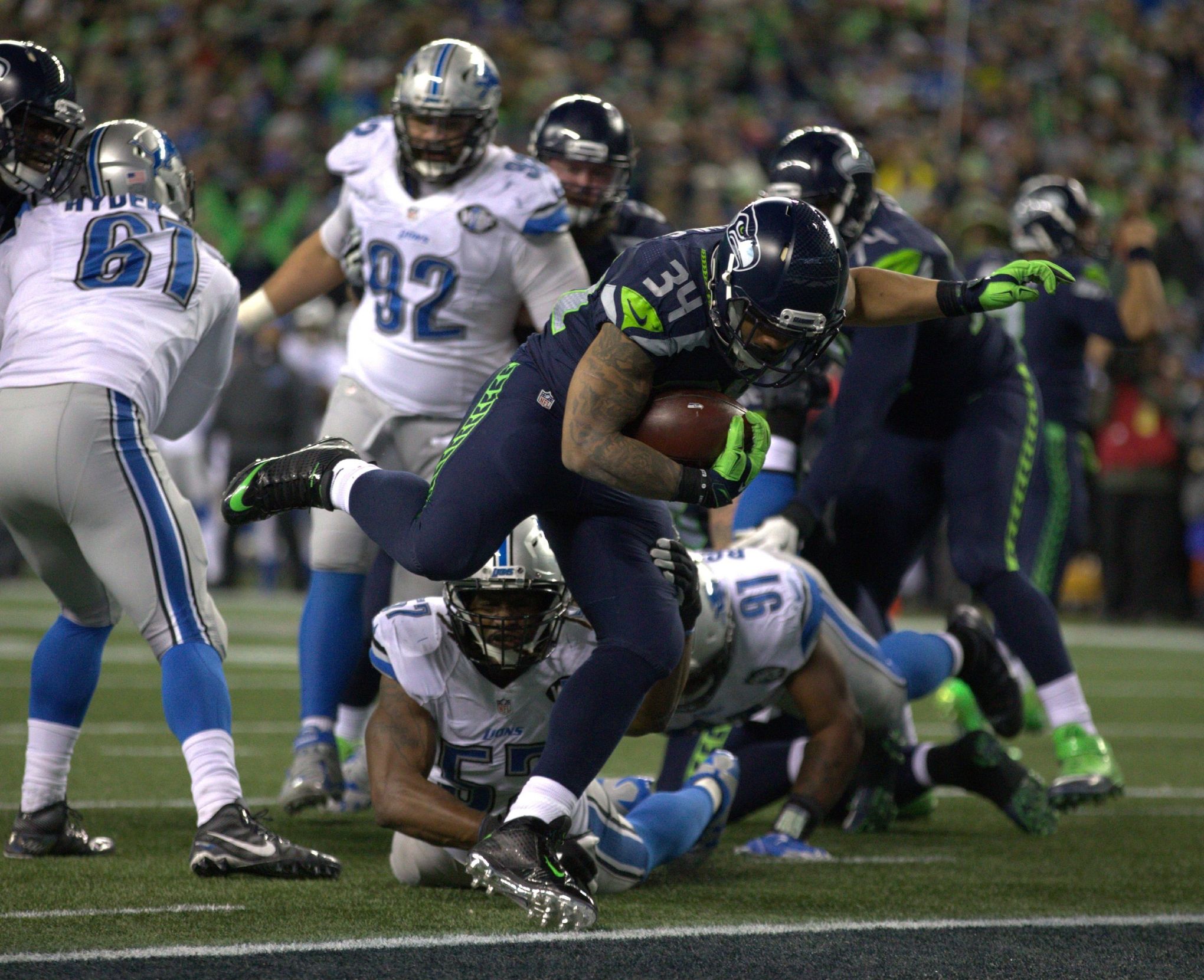 Thomas Rawls passes Marshawn Lynch, sets Seahawks playoff rushing