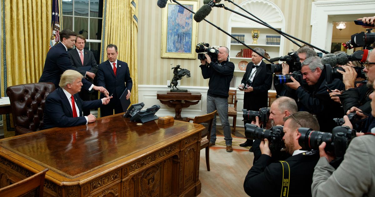 New White House look: Trump gives the Oval Office a makeover | The ...
