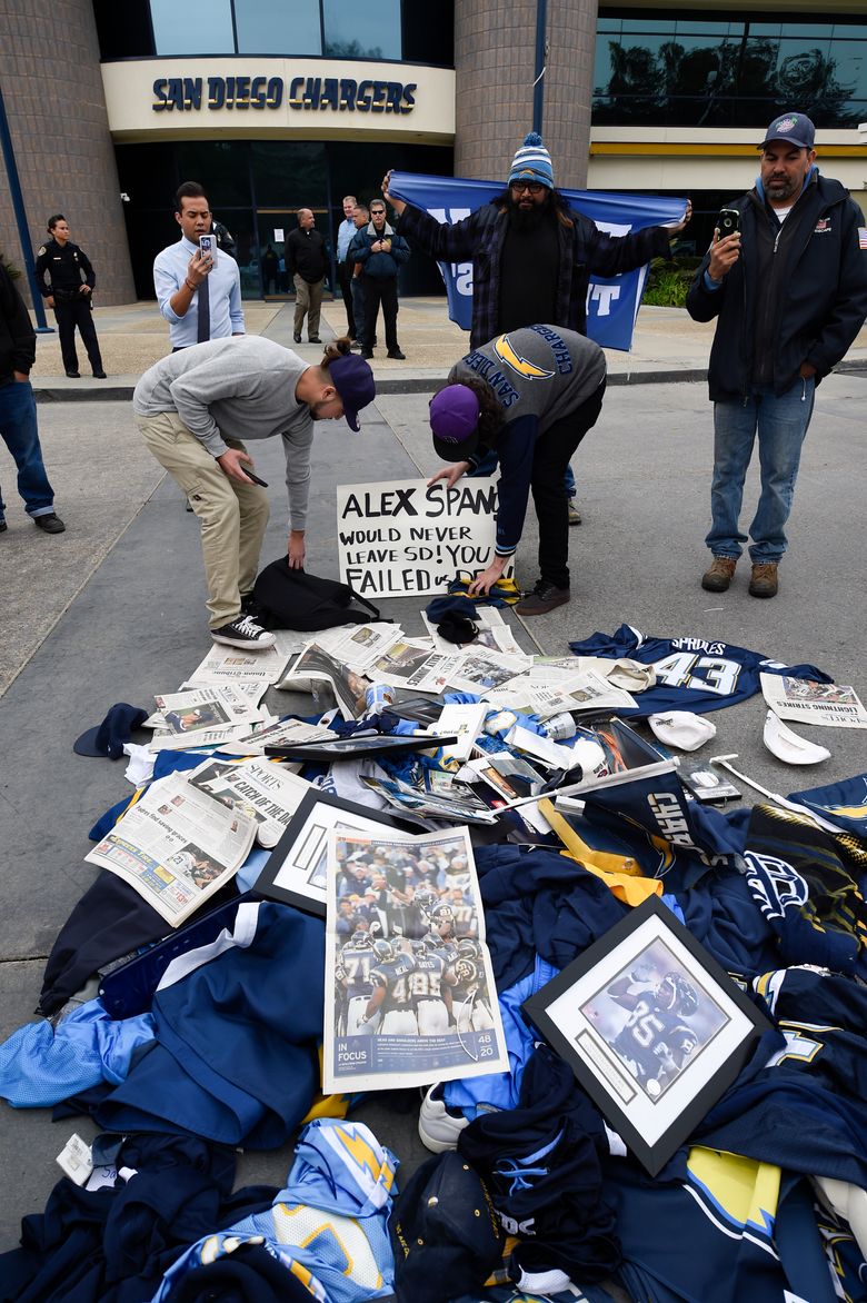 San Diego Chargers make their move to Los Angeles official