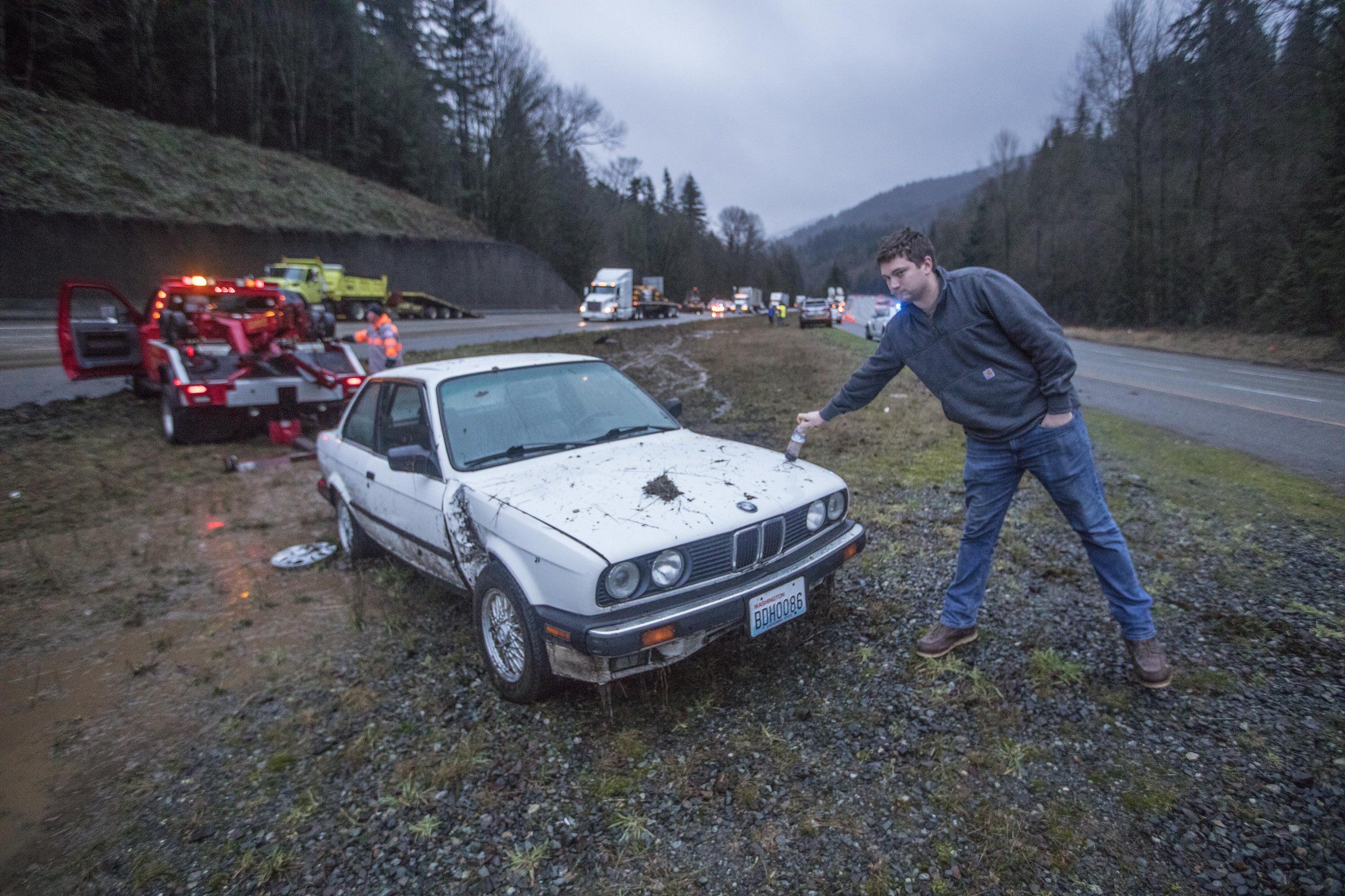 I 90 reopens after mudslide trapped 13 vehicles The Seattle Times