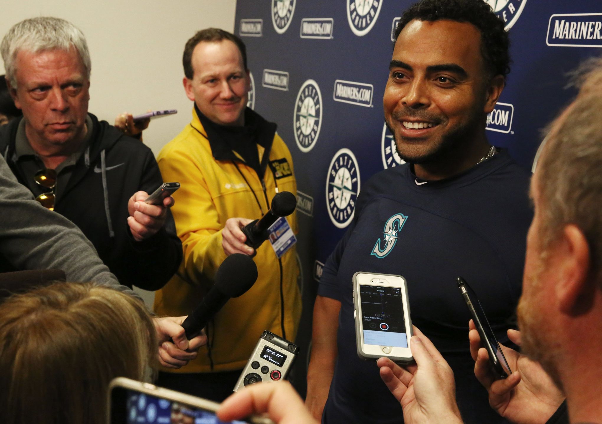Nelson Cruz on Felix Hernandez's new look: 'I don't know what he's  thinking' 
