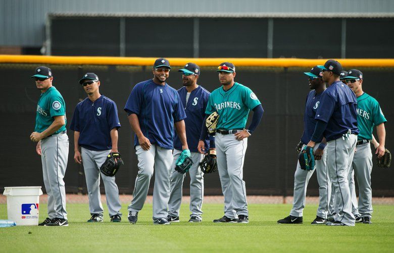 Seattle Mariners wear two different uniforms during spring training game –  SportsLogos.Net News