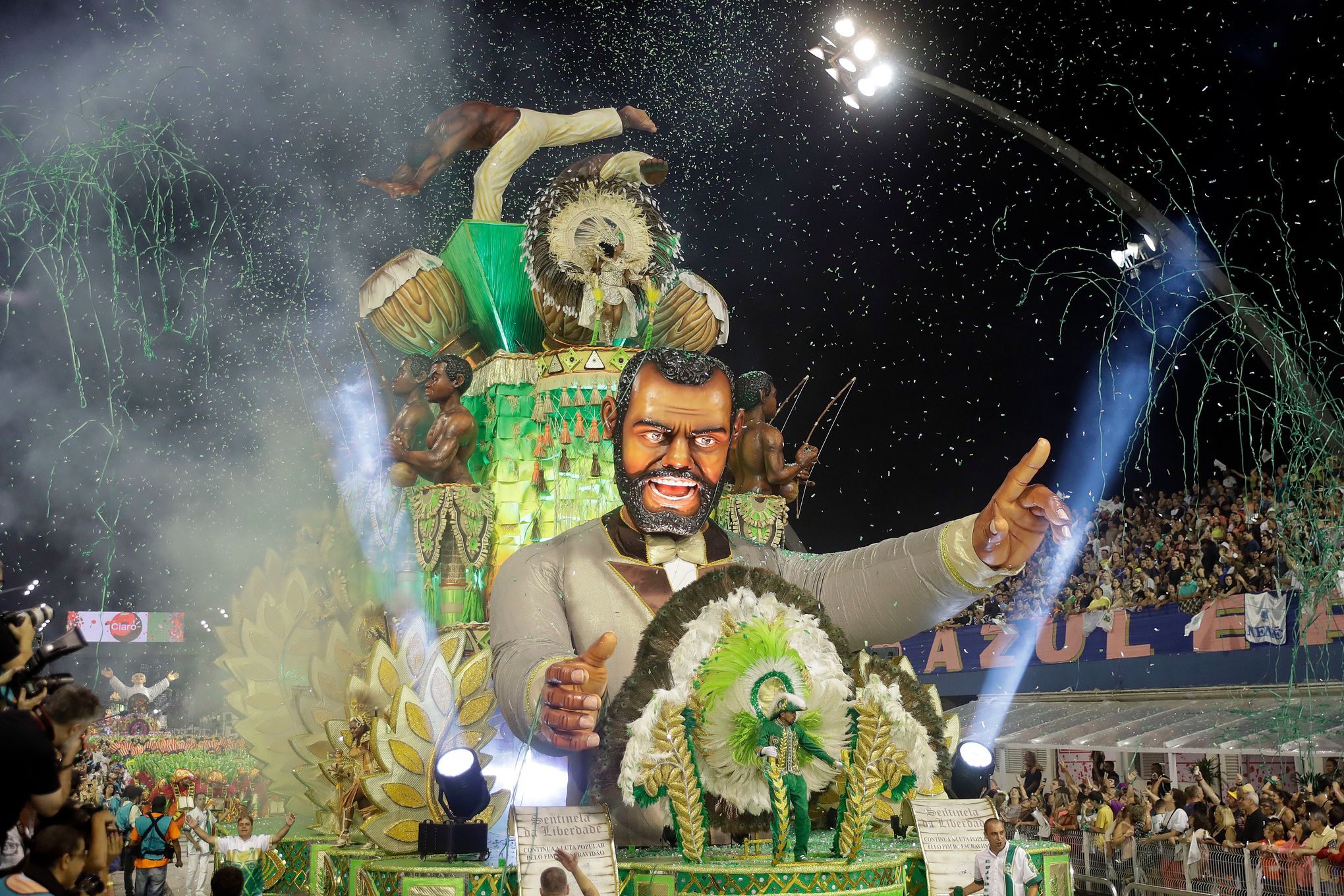 Photos: Carnival day in Brazil goes from morning to night