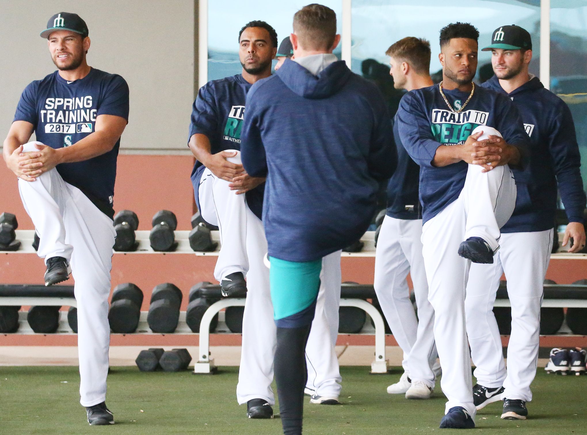 Rain scuttles Mariners' first full-squad workout, but Scott Servais still  delivered his opening camp speech