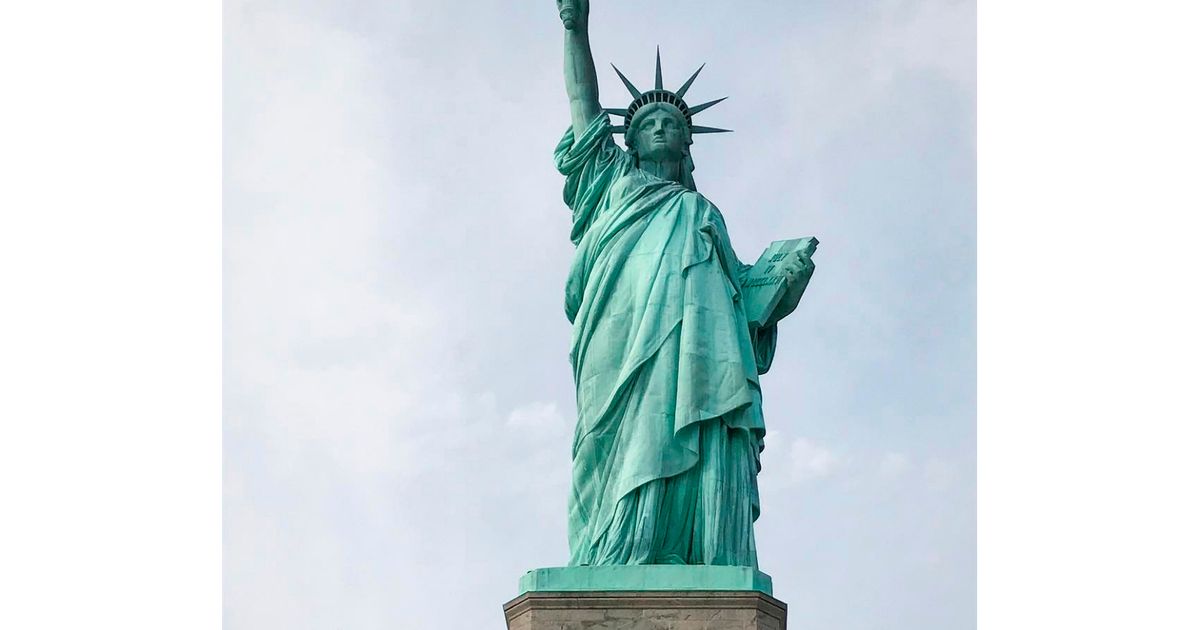 ‘Refugees Welcome’ banner unfurled at Statue of Liberty | The Seattle Times
