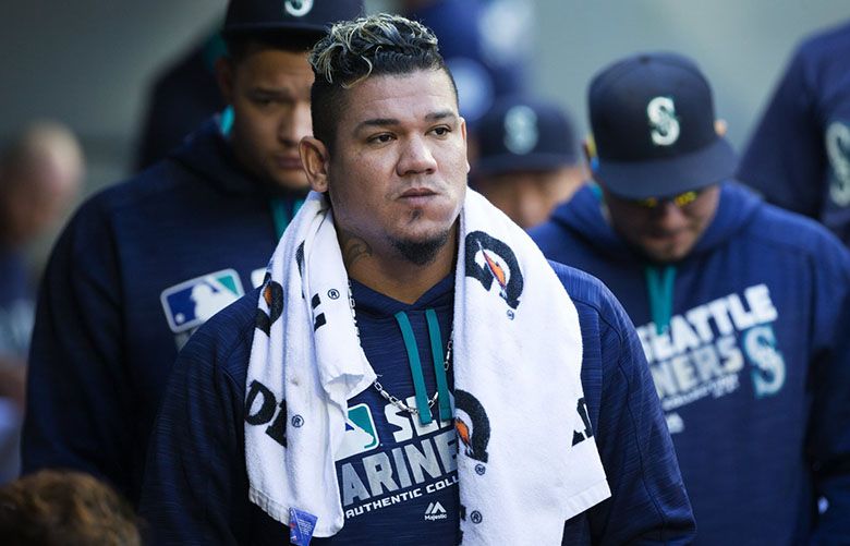 Felix Hernandez's son threw a Father's Day first pitch in a full Mariners  uniform