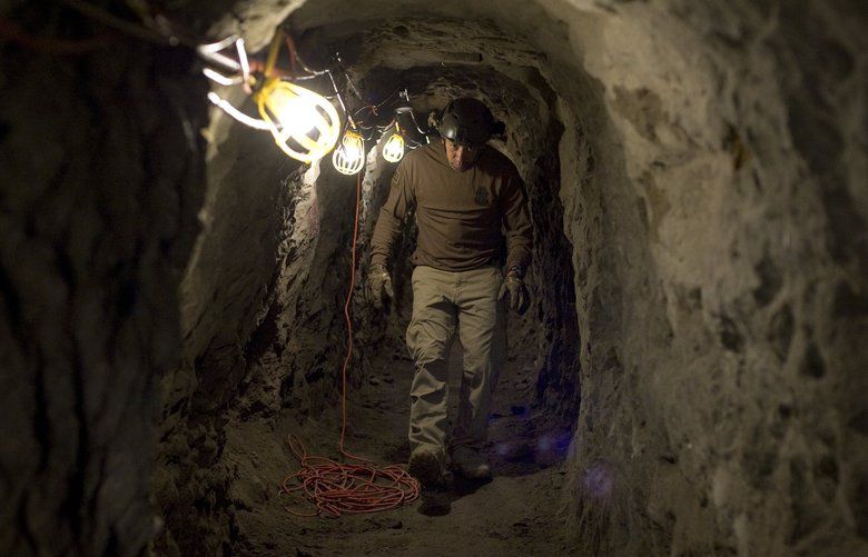 Border Patrol ‘tunnel rats’ plug underground passages | The Seattle Times