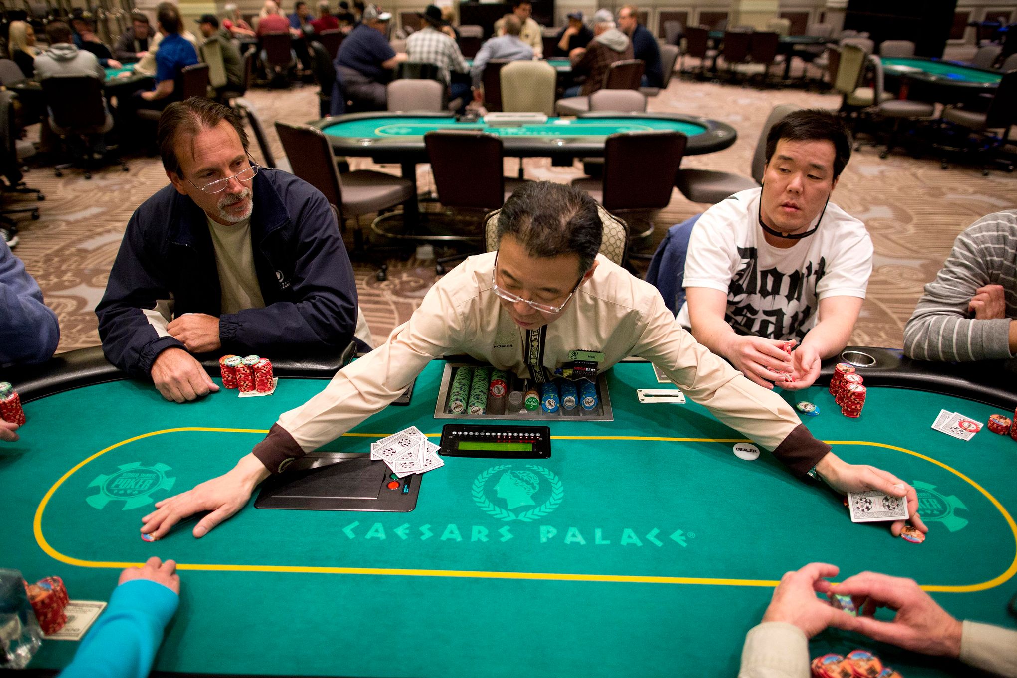 Poker tables keep decreasing on Nevada casino floors | The Seattle Times