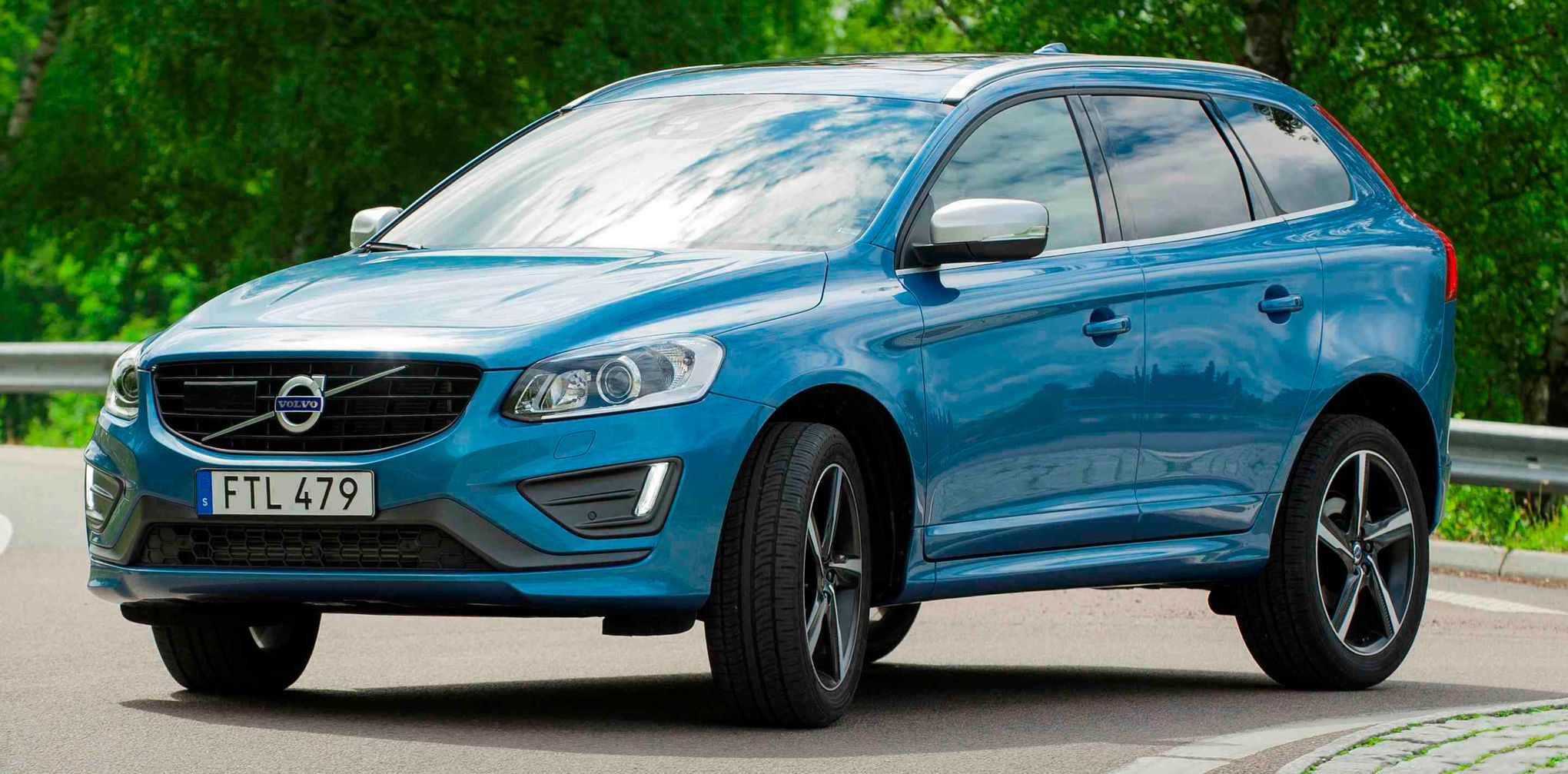 Volvo XC60 moves to all 4-cylinder engines