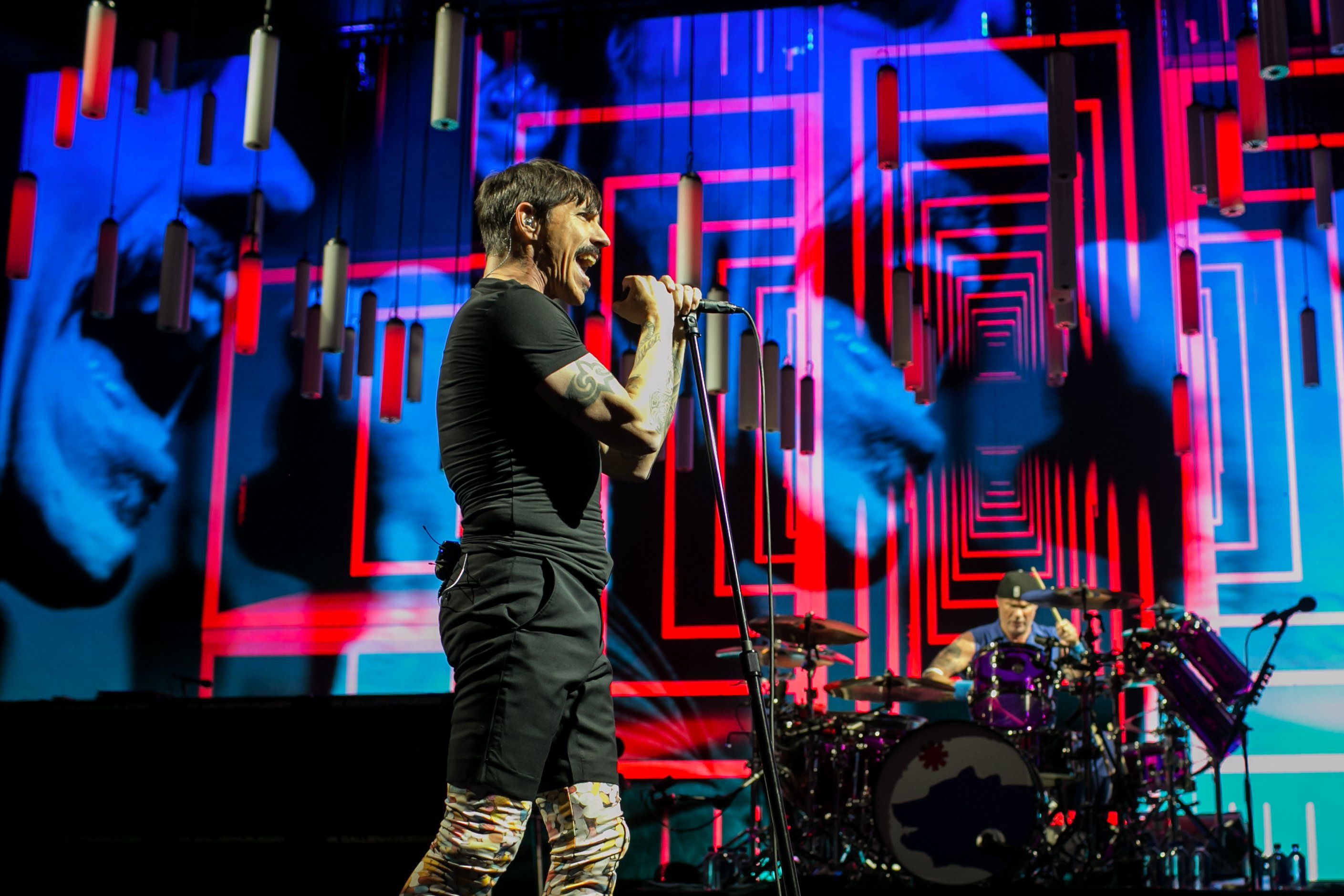 Review: Nostalgia powers dazzling Red Hot Chili Peppers show in