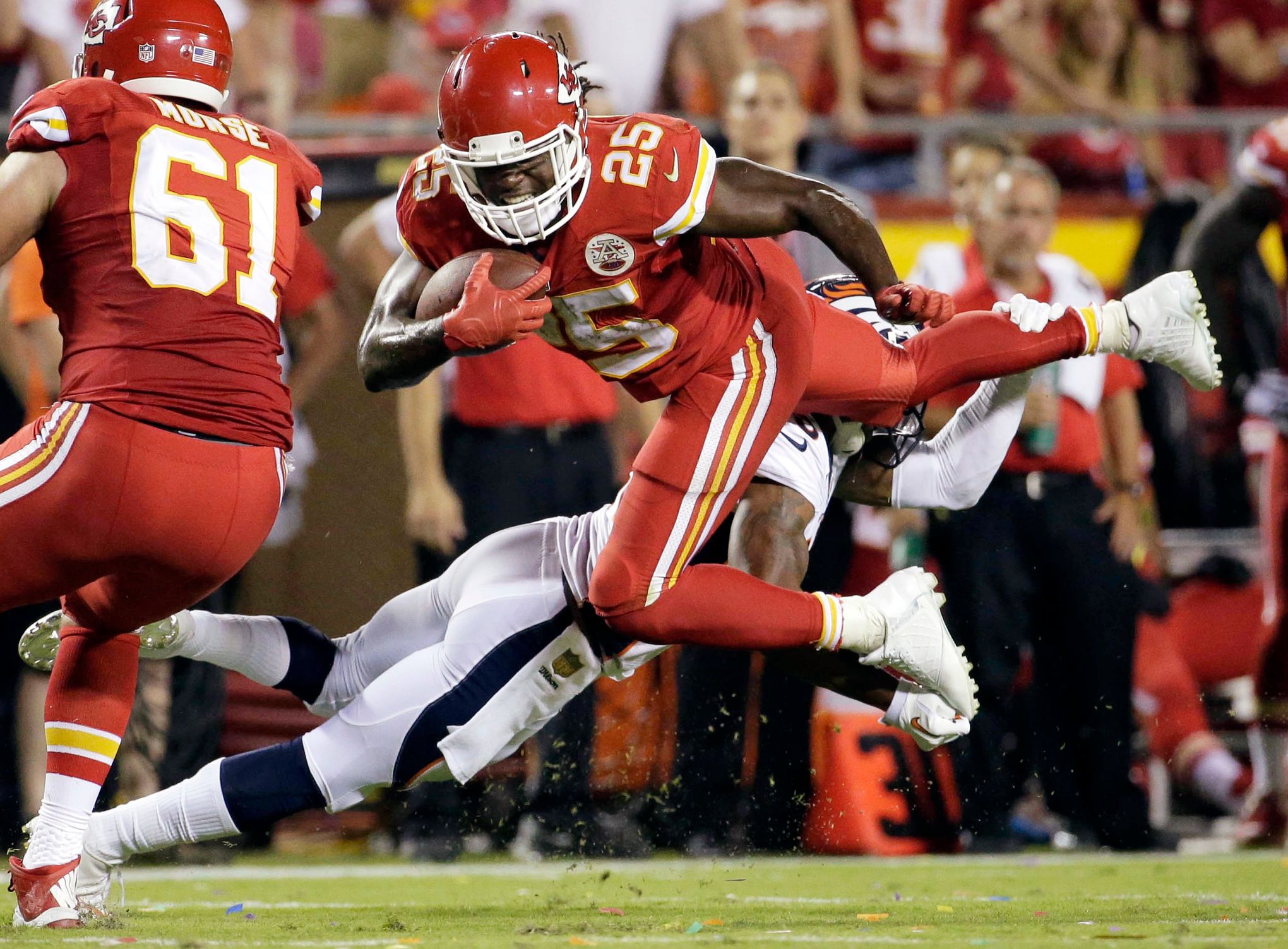 Kansas City Chiefs give Jamaal Charles a two-year contract