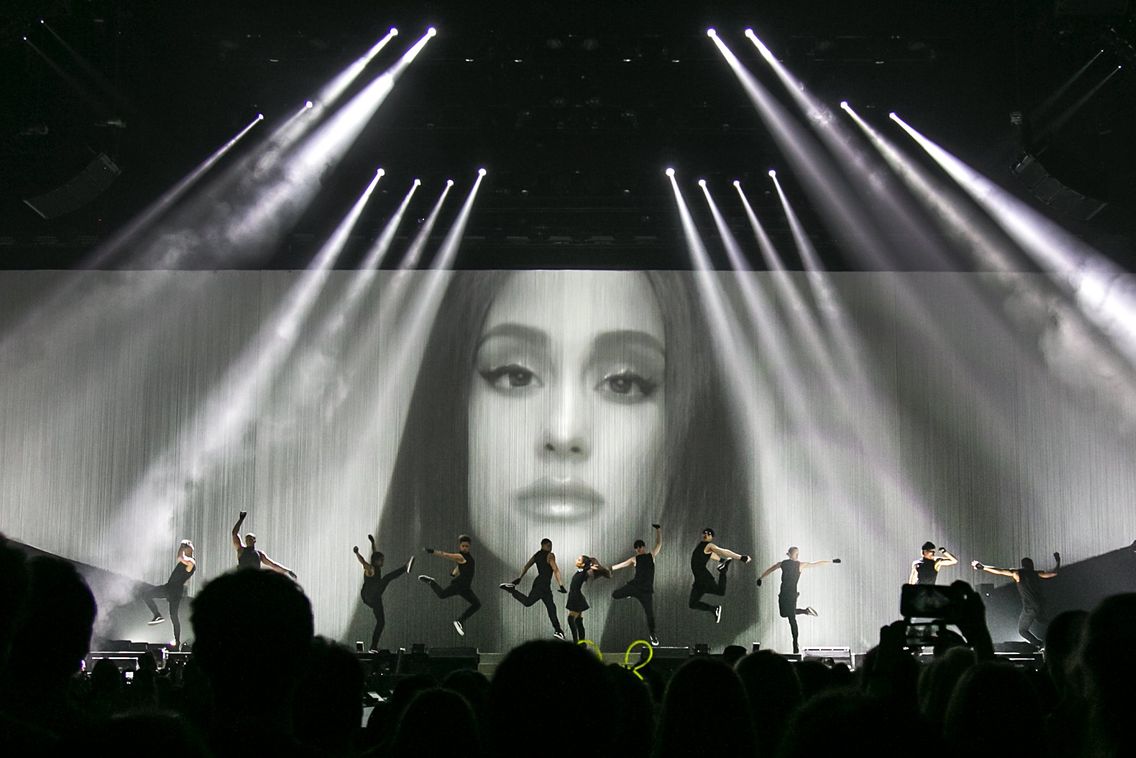 ariana grande tour seattle