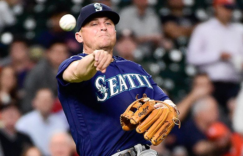Mariners lose in extra innings in Houston to remain winless The