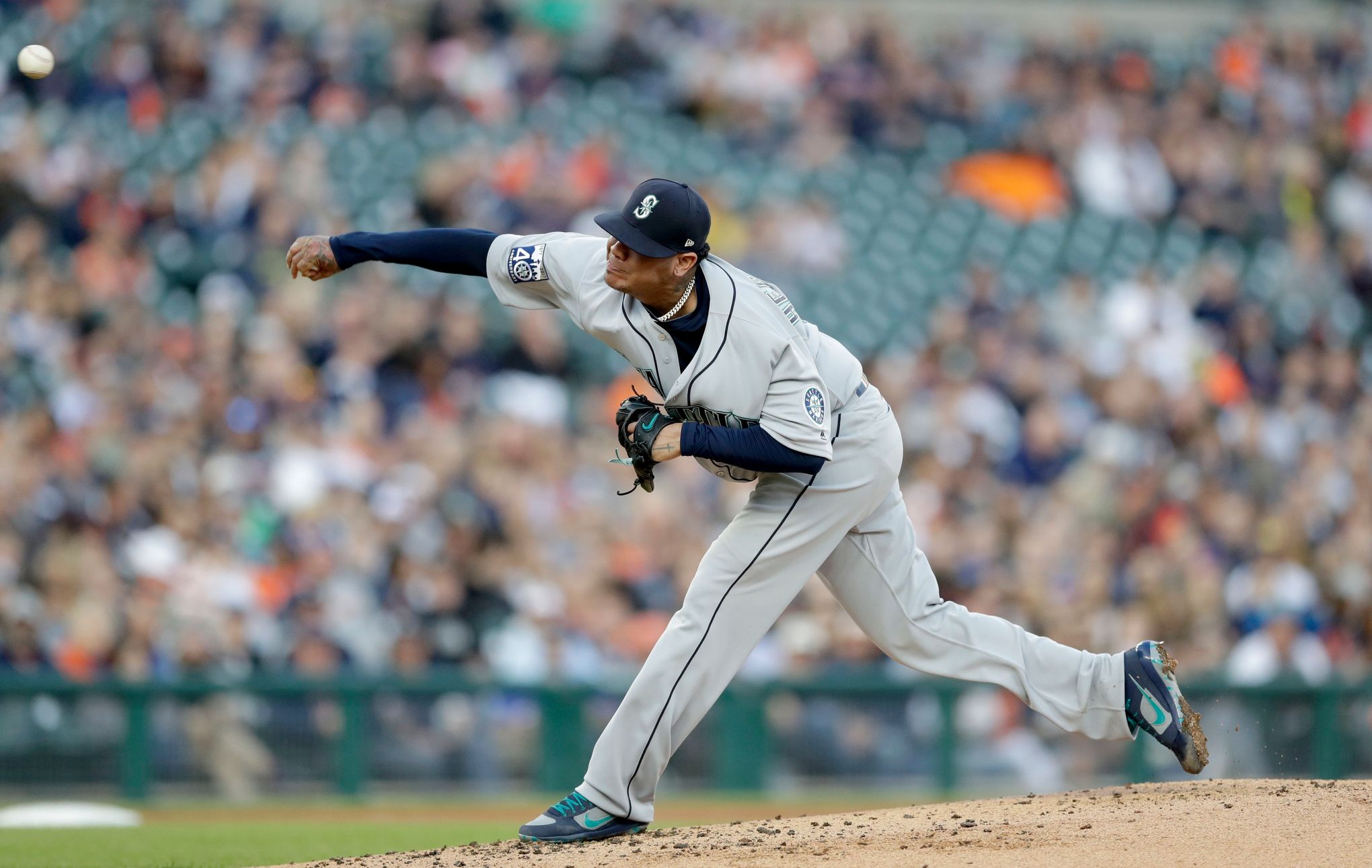 Nelson Cruz on Felix Hernandez's new look: 'I don't know what he's  thinking' 
