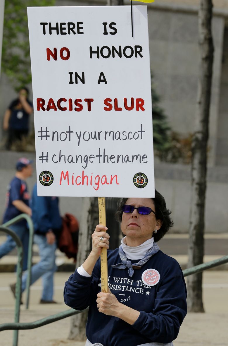 MLB commissioner urges Cleveland Indians to eradicate Chief Wahoo logo -  CBS News