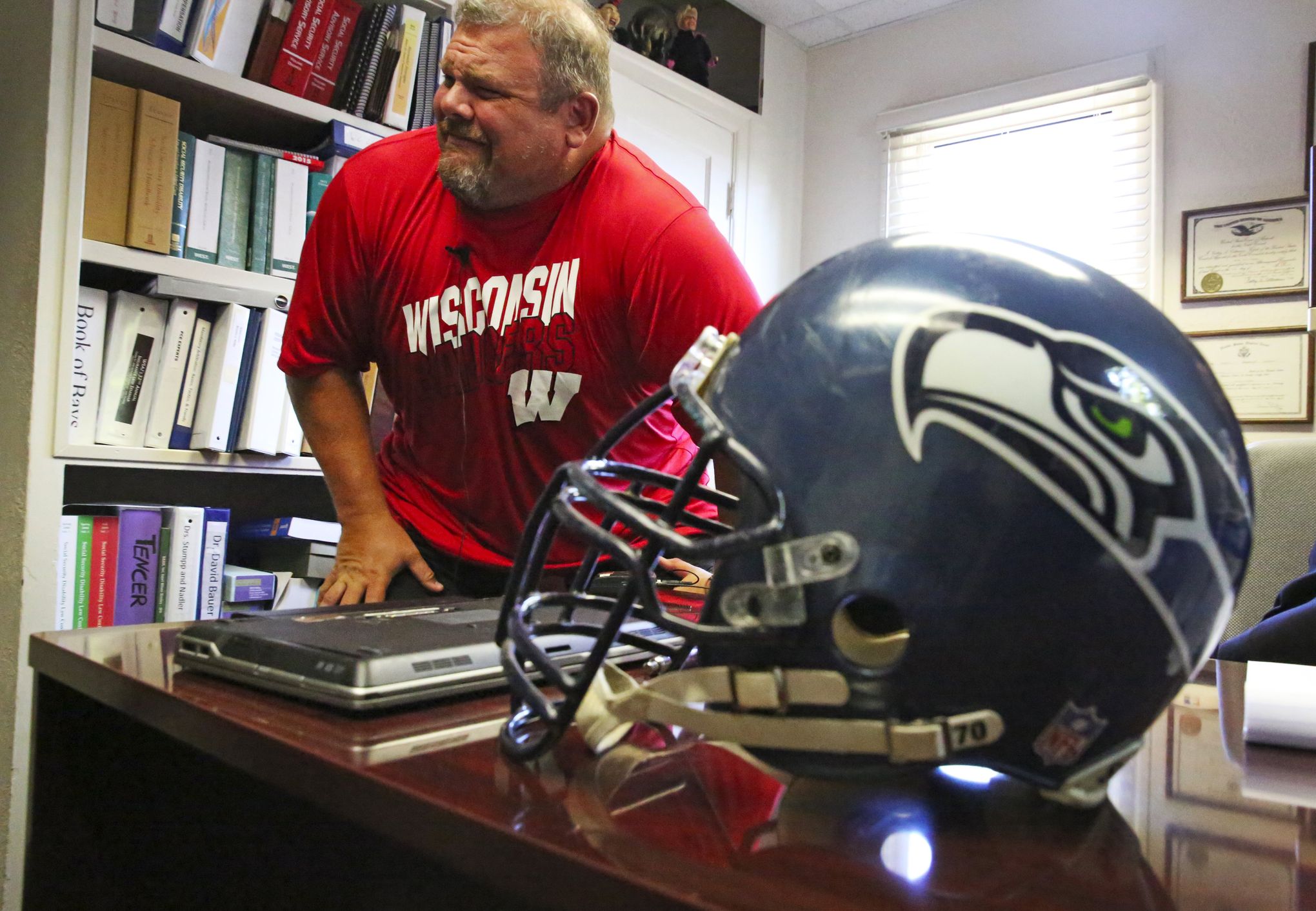 Ex-Seahawk fights team over painkiller handouts that kept him