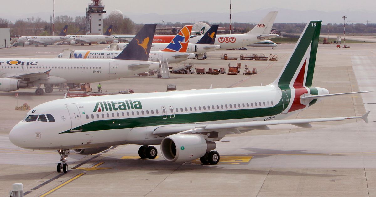 Air ли. Боинг 737 сомон Эйр. Pia Pakistan International Airlines. Somon Air b737 салон. Pia a330.