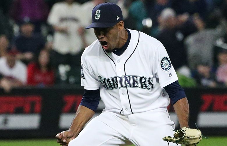 Seattle Mariners closing pitcher Edwin Diaz, right, is