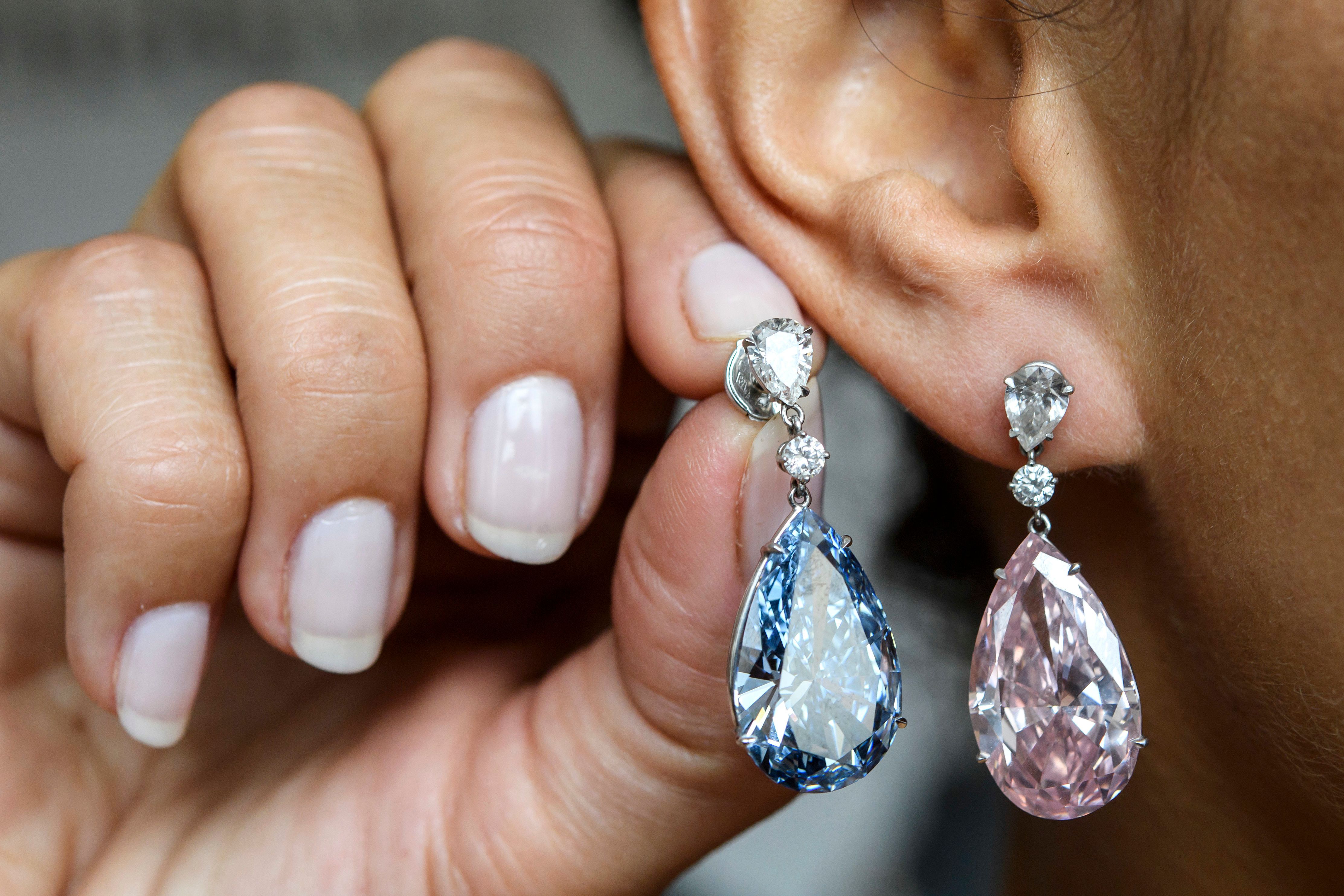 18K White Gold Blue Diamond Earrings