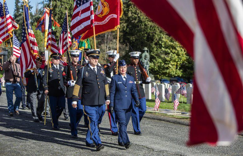 Mariners pay tribute on Memorial Day