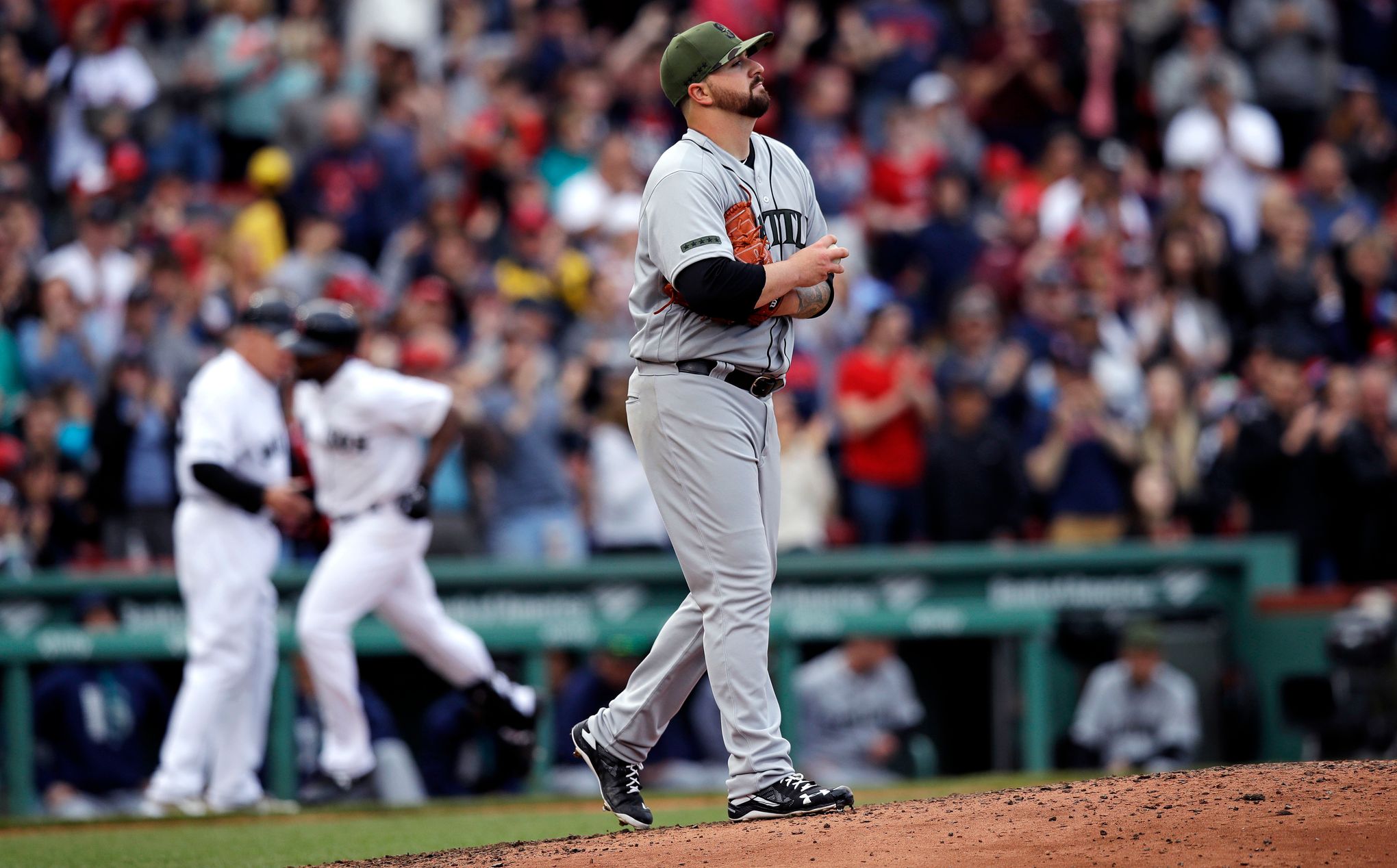 Carlos Ruiz delivers a big hit in Mariners' win against his former