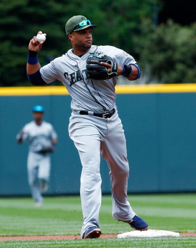 Robinson Cano helps keep Mariners hot on the road with 6-3 win