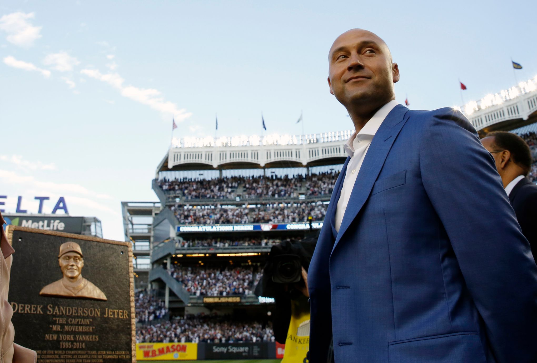 Jeter's No 2 retired by Yanks; Monument Park plaque unveiled