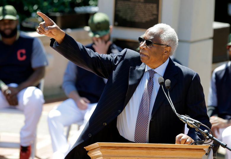 Cleveland Indians unveil statue of Frank Robinson