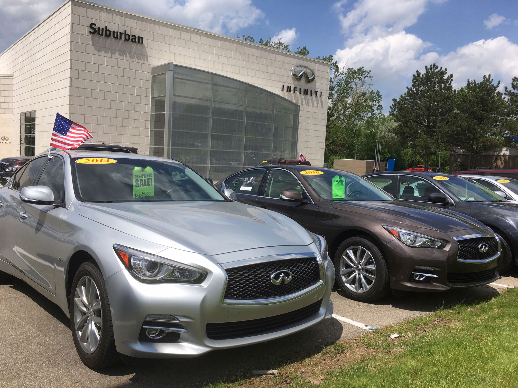 Off lease used cars are flooding market pushing prices down The