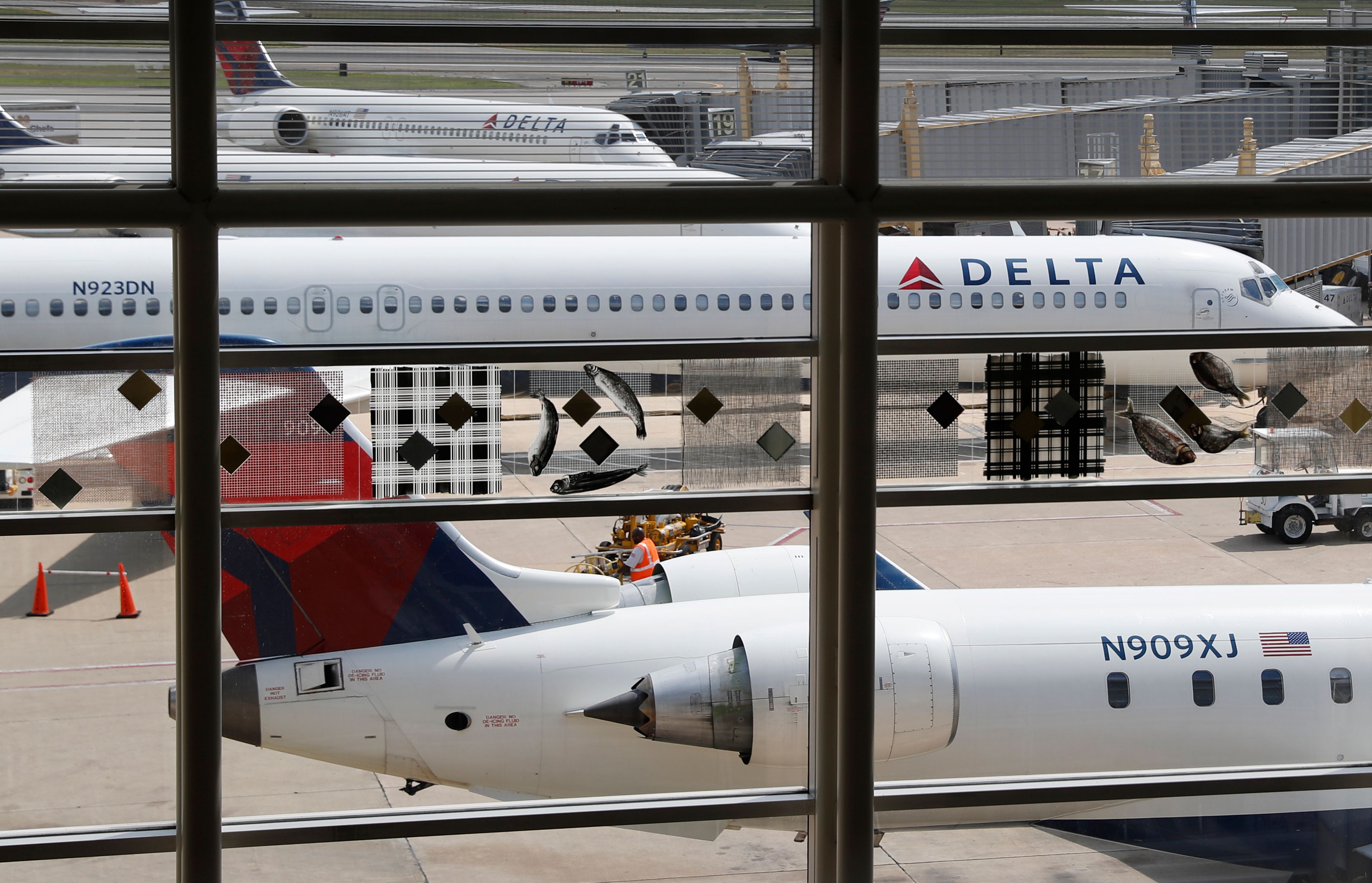 Delta apologizes after California family booted from flight The