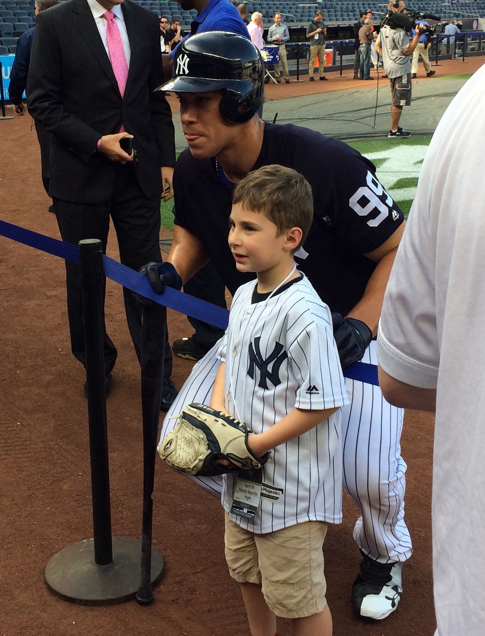 6-foot-7 Aaron Judge transforms batting practice in Bronx