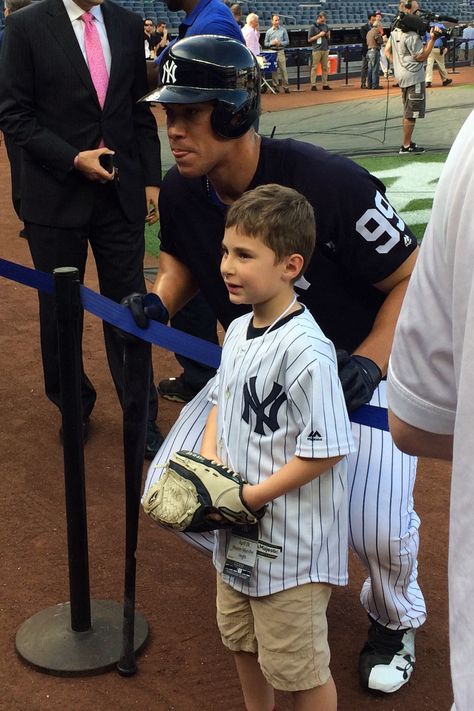 6-foot-7 Aaron Judge transforms batting practice in Bronx