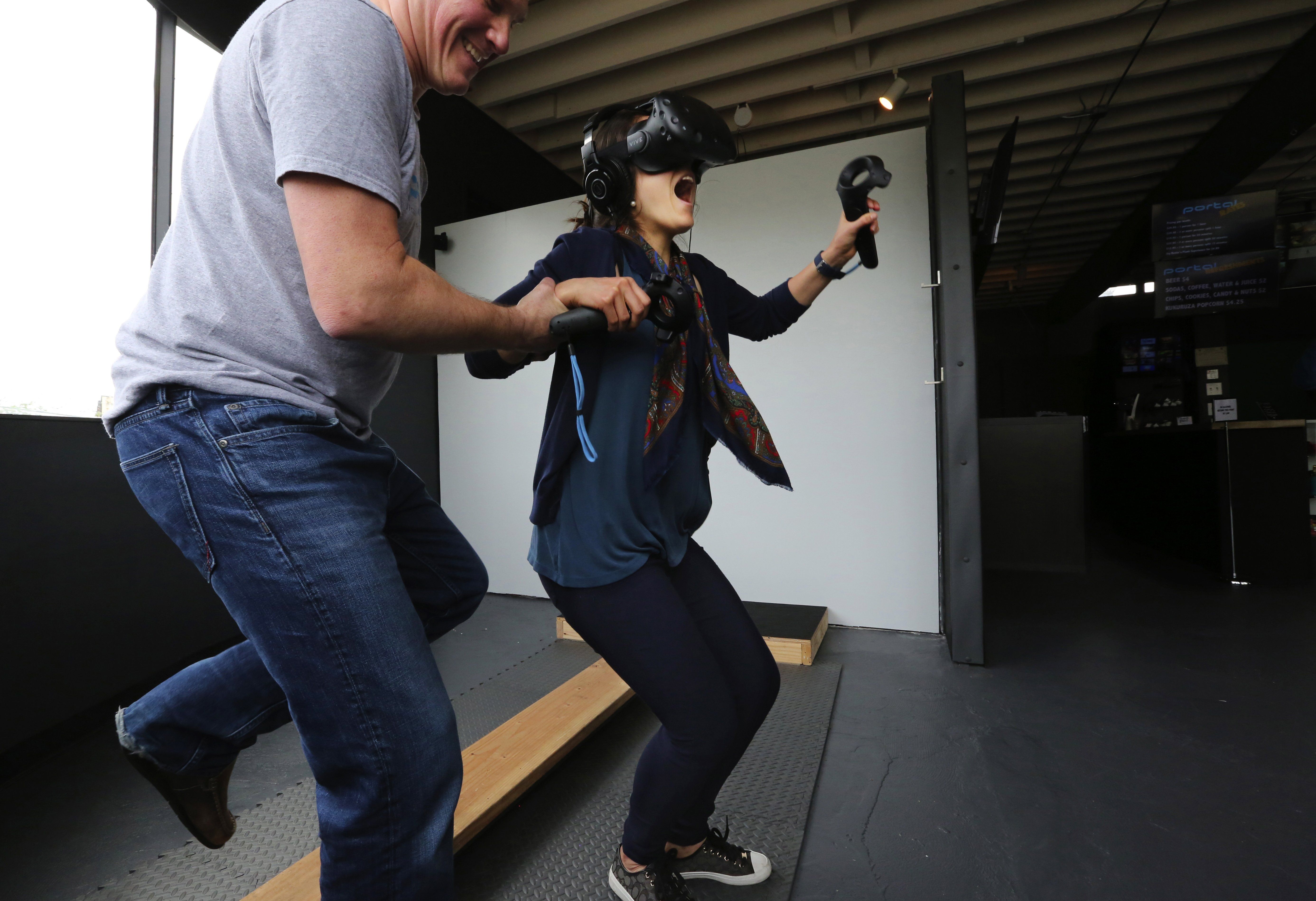 Tech couple takes the (real) plunge with Ballard virtual reality