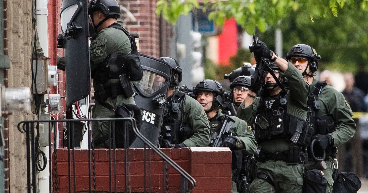 Man surrenders peacefully after 35-hour standoff with police | The ...
