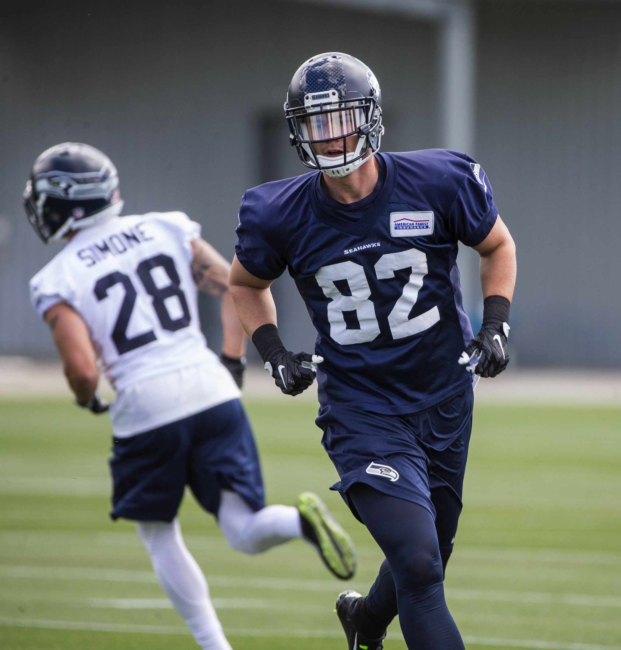 Seahawks shuffle tight ends, add another tryout player in Steve Donatell