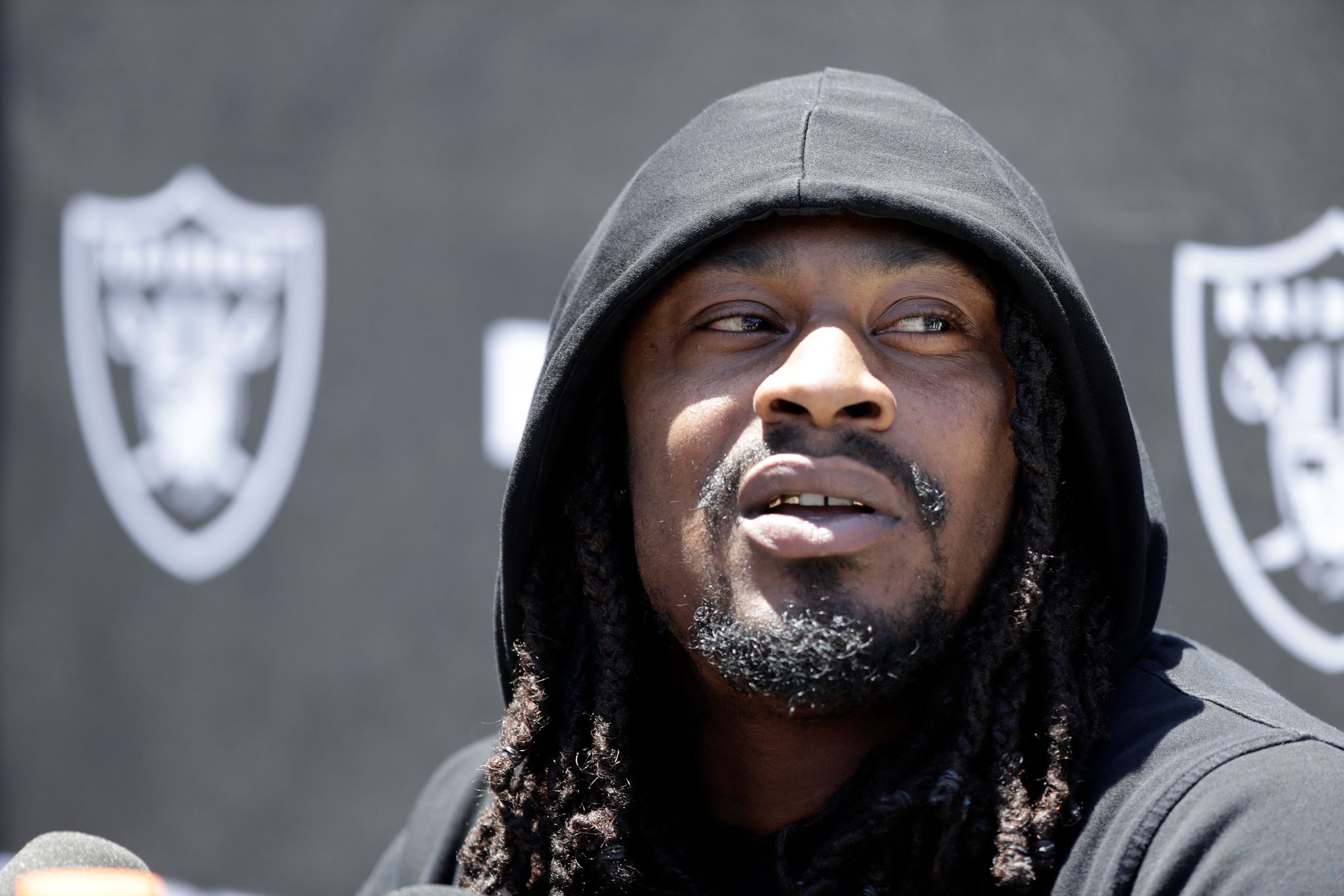 Marshawn Lynch is making his Oakland Raiders home debut and it's lit -  Silver And Black Pride