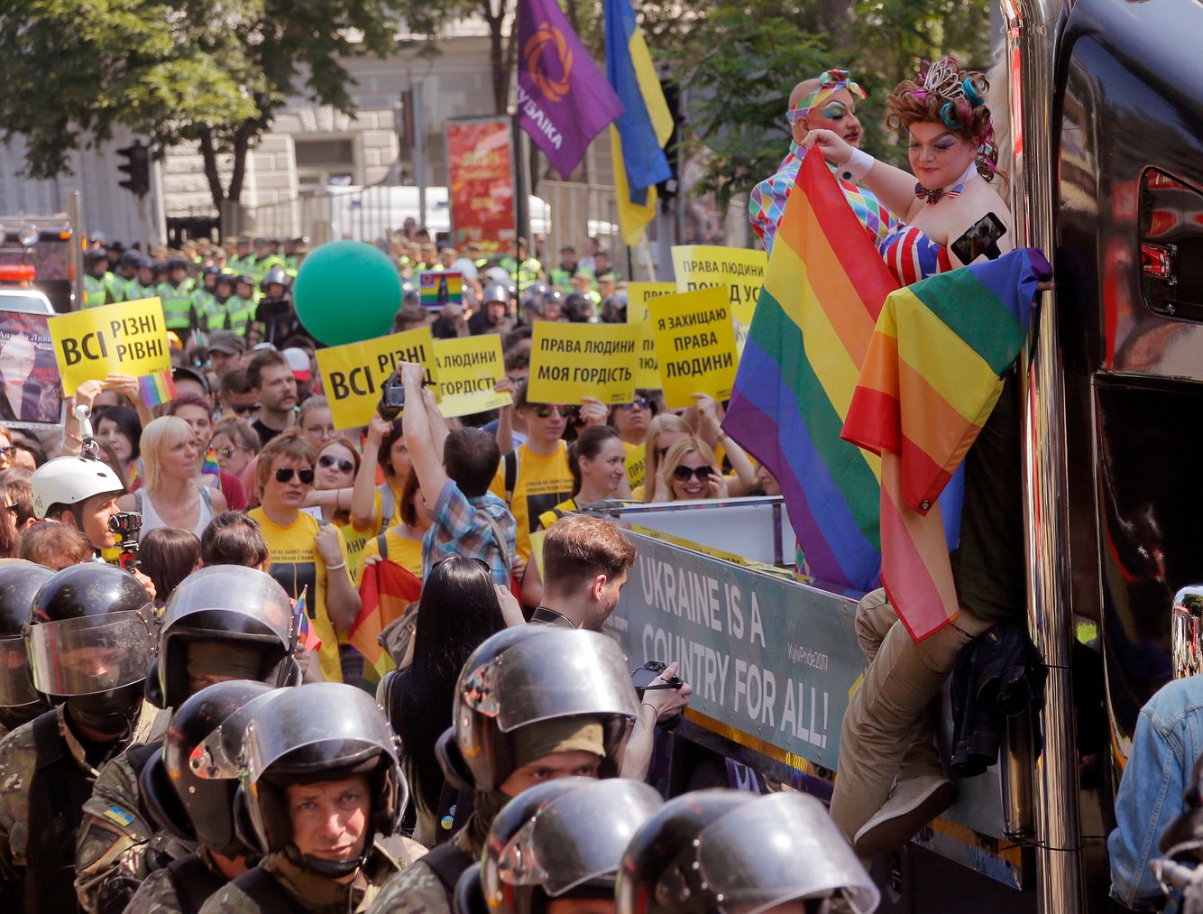 когда прошел гей парад на украине фото 110