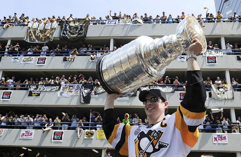 400,000 fans greet Pittsburgh Penguins at Stanley Cup parade