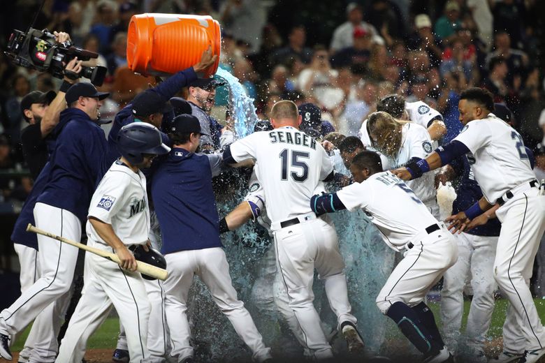 Zunino's walk-off blast lifts Mariners to 5th straight win