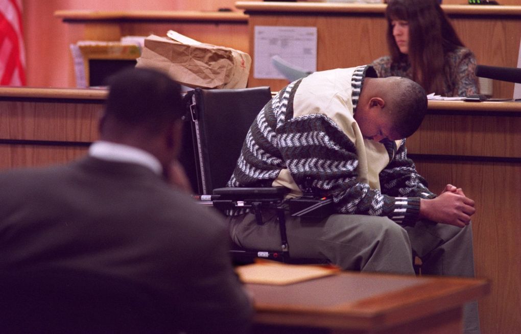 Former Seahawks running back Lamar Smith, back to camera, sits watching Mike Frier, who was waiting for more questions while testifying in court. (Steve Ringman/The Seattle Times)