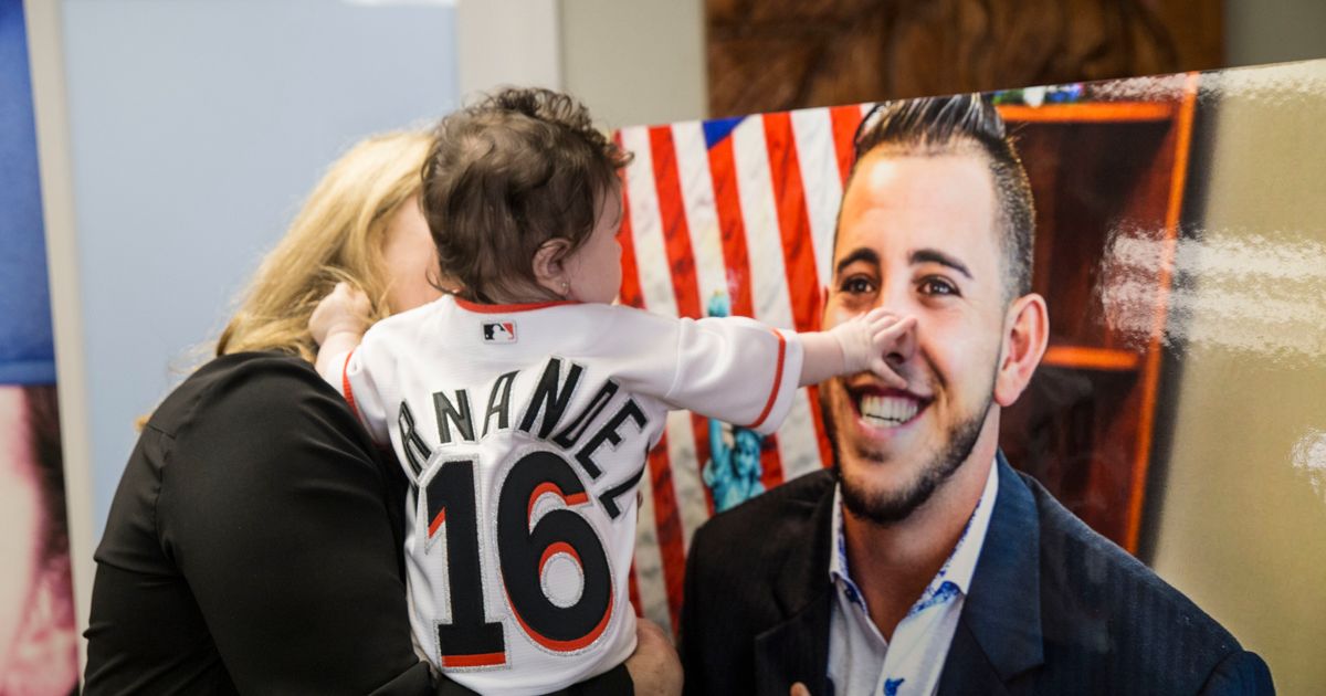 Tears, smiles as Jose Fernandez's family visits Marlins Park
