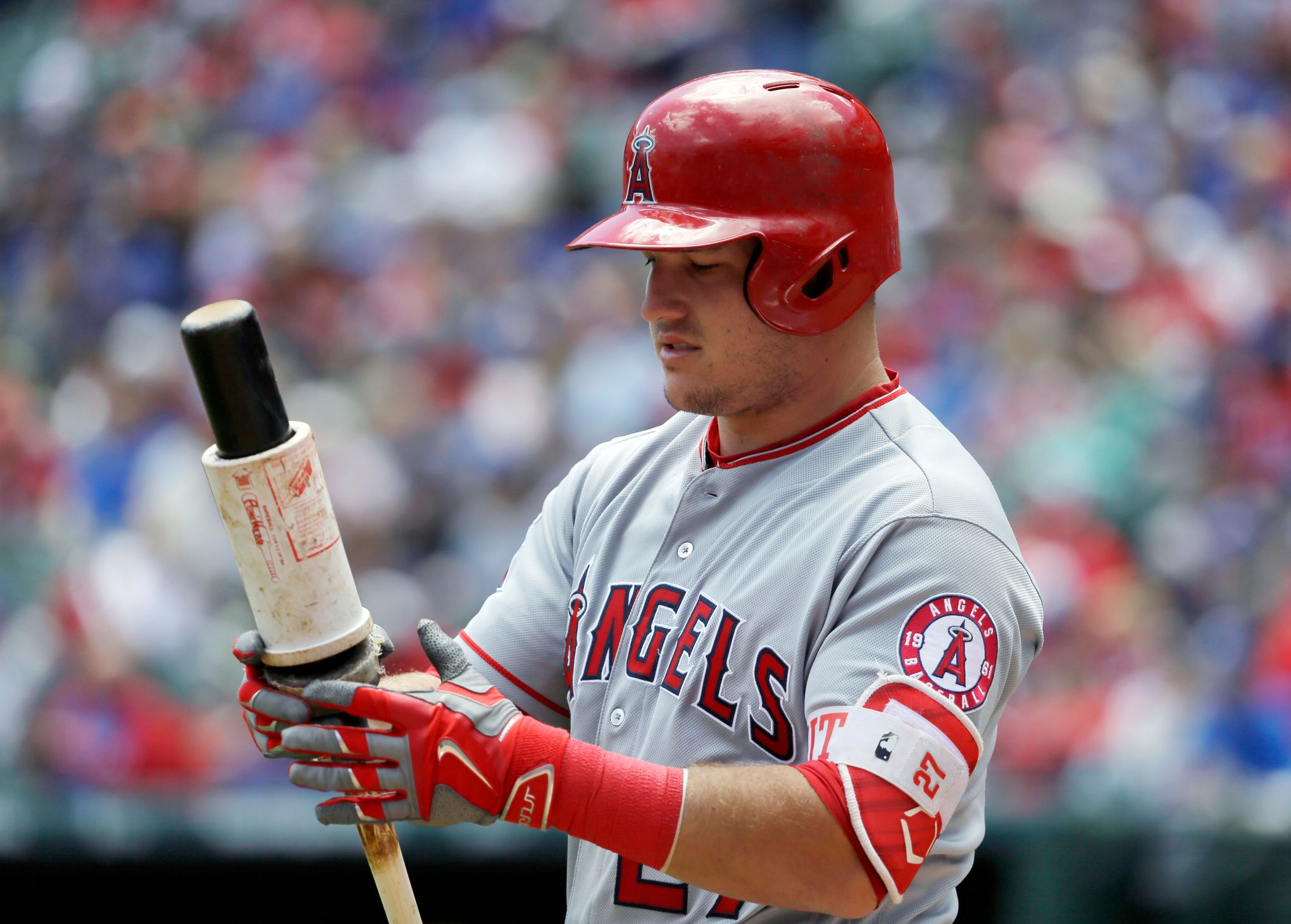 LEADING OFF: Trout returns, Cubs try to start turnaround