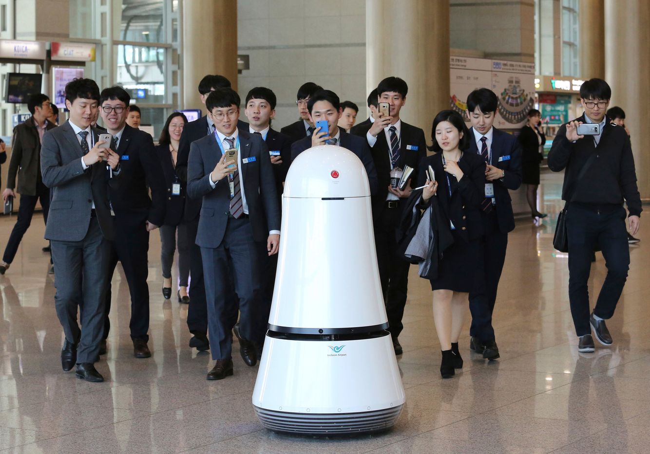 Airport Cleaning Robot, LG, Южная Корея