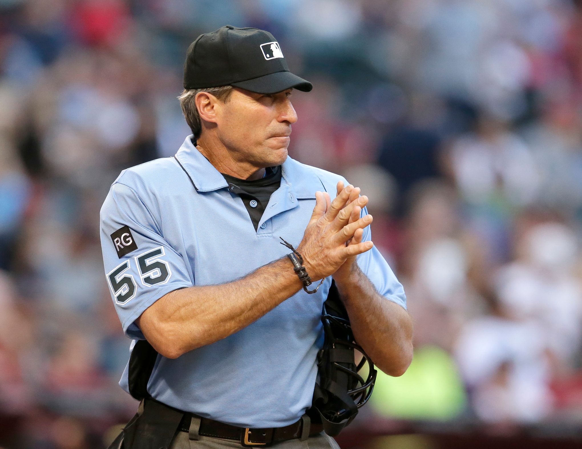 Umpire Angel Hernandez files racial discrimination suit against