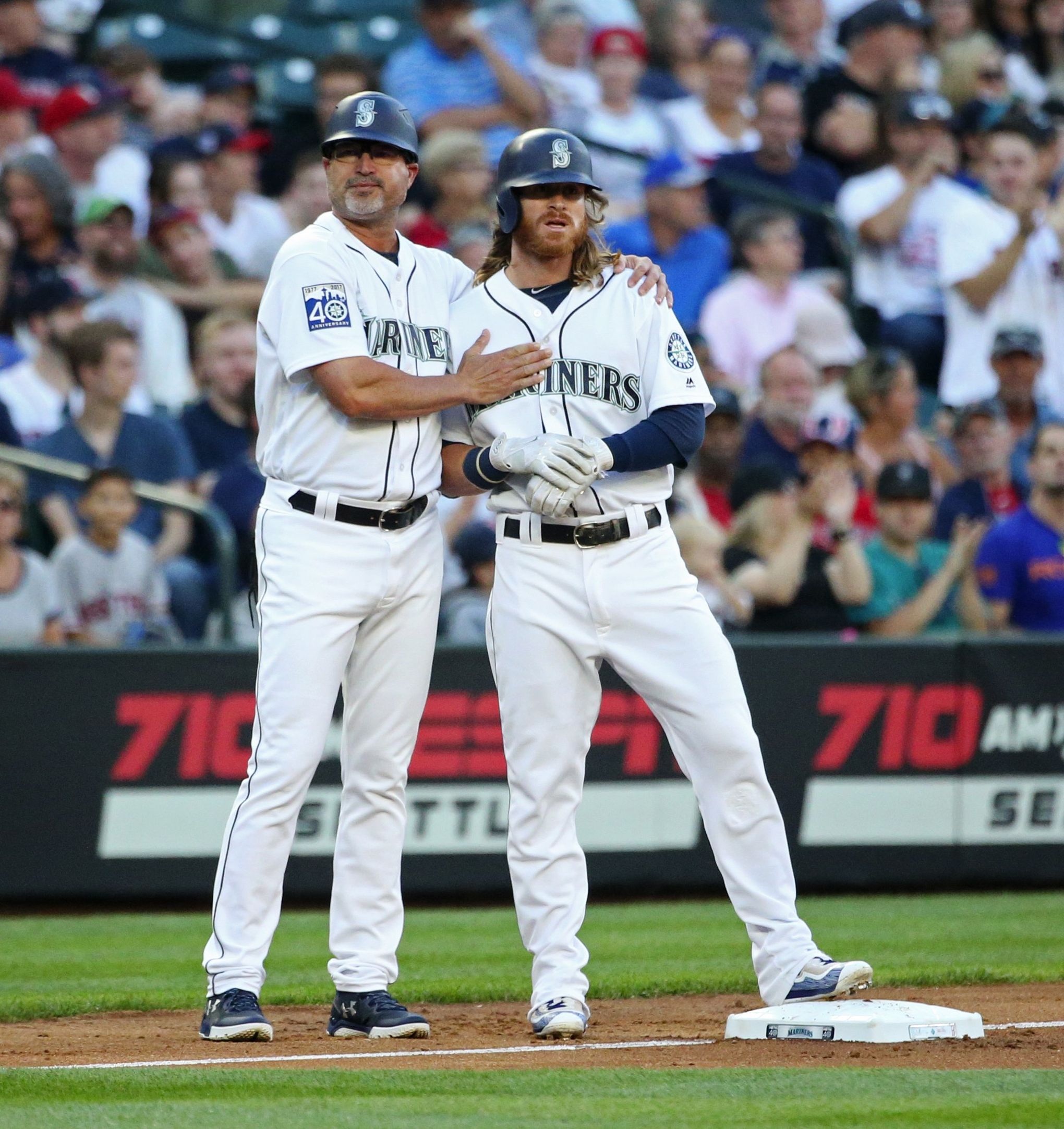 Seattle Mariners manager Scott Servais, bench coach Manny Acta