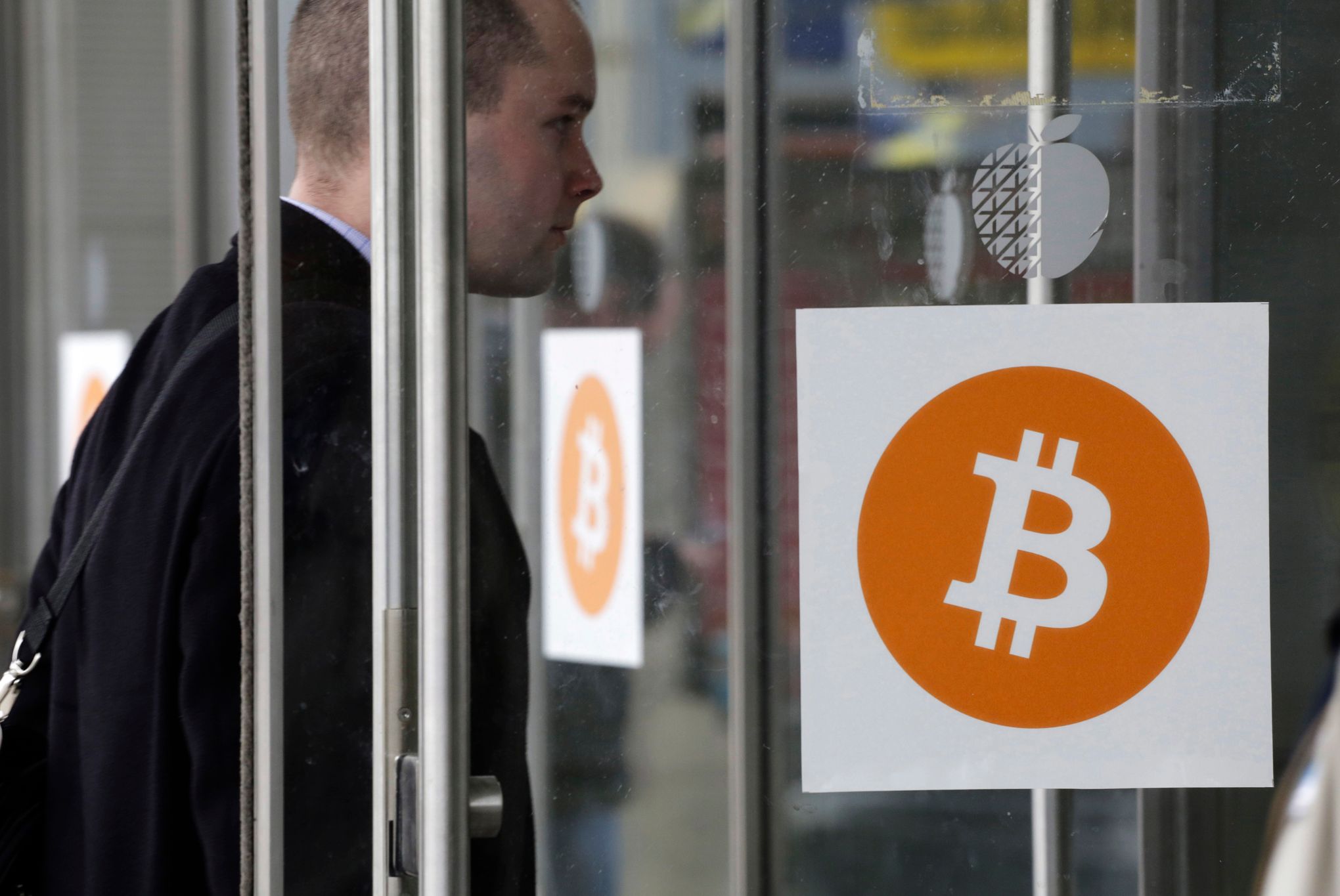 AP Explains: Dispute could mean financial panic in bitcoin | The Seattle  Times