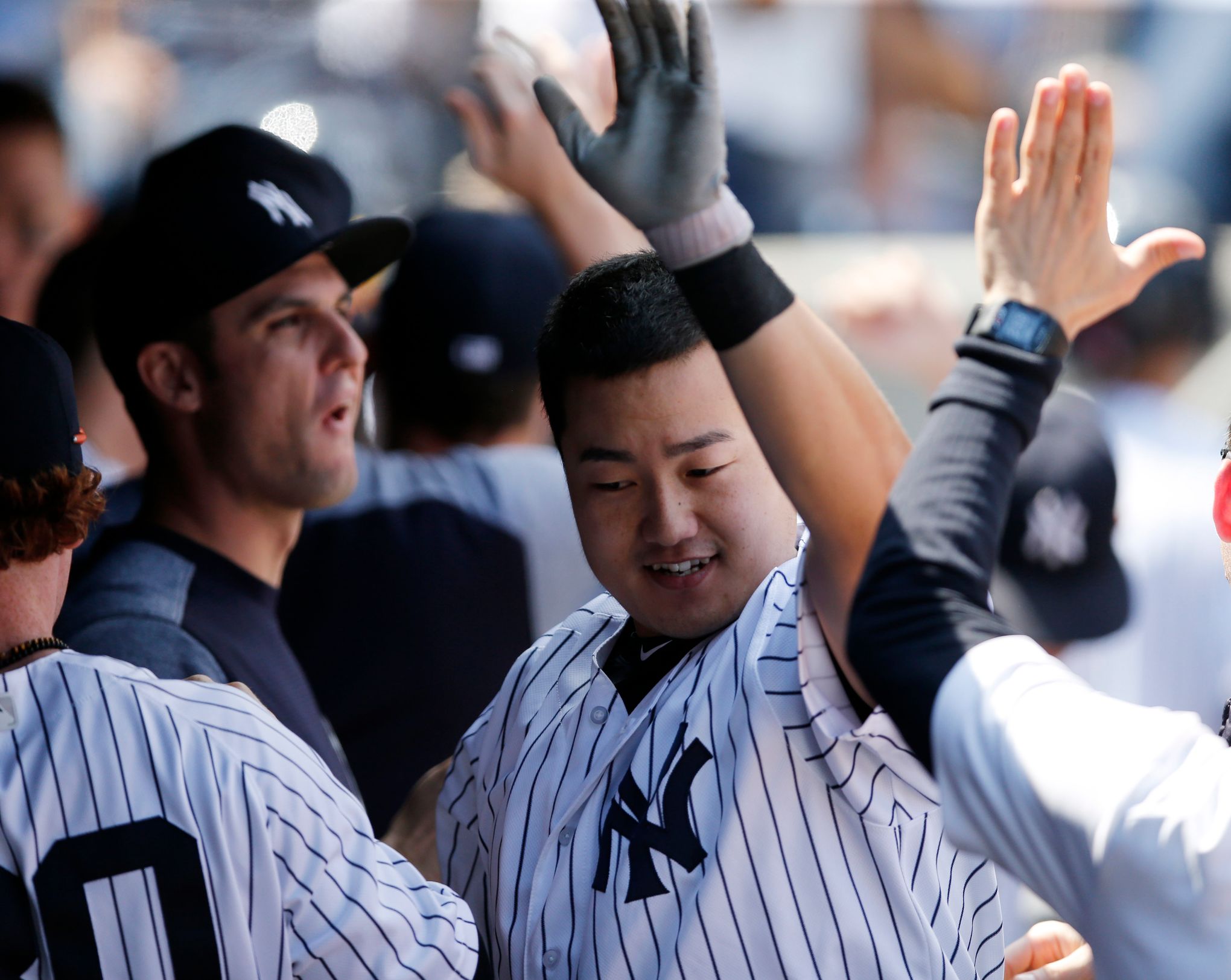 After Four Years as a Left-Handed Hitter in MLB, Ji-Man Choi Just Hit a  Home Run as a Righty - Bleacher Nation