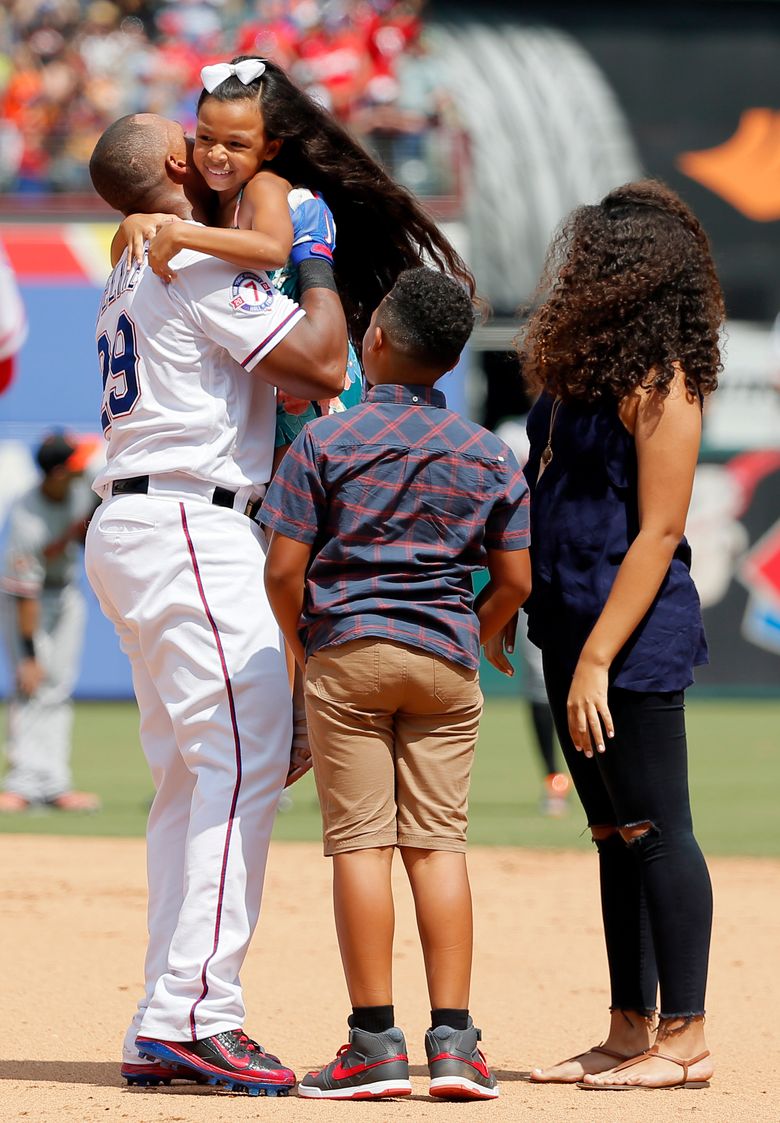 Beltre Jr. mimics father's swing 