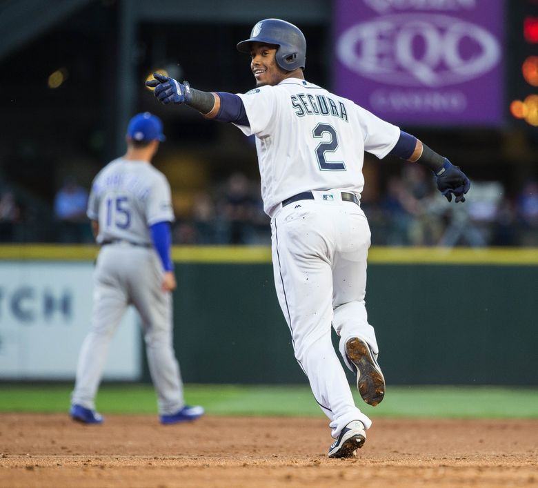 Robinson Cano helps keep Mariners hot on the road with 6-3 win